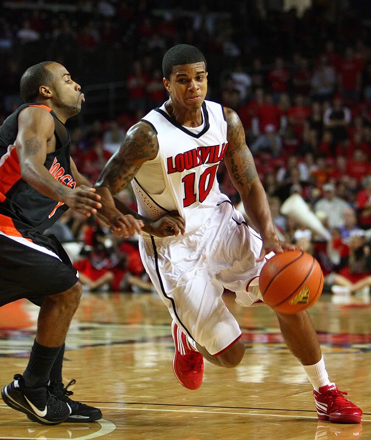 IMAGE: http://i602.photobucket.com/albums/tt108/samhunterphoto/Mens%20BBall%20Georgetown/IMG_5785.jpg