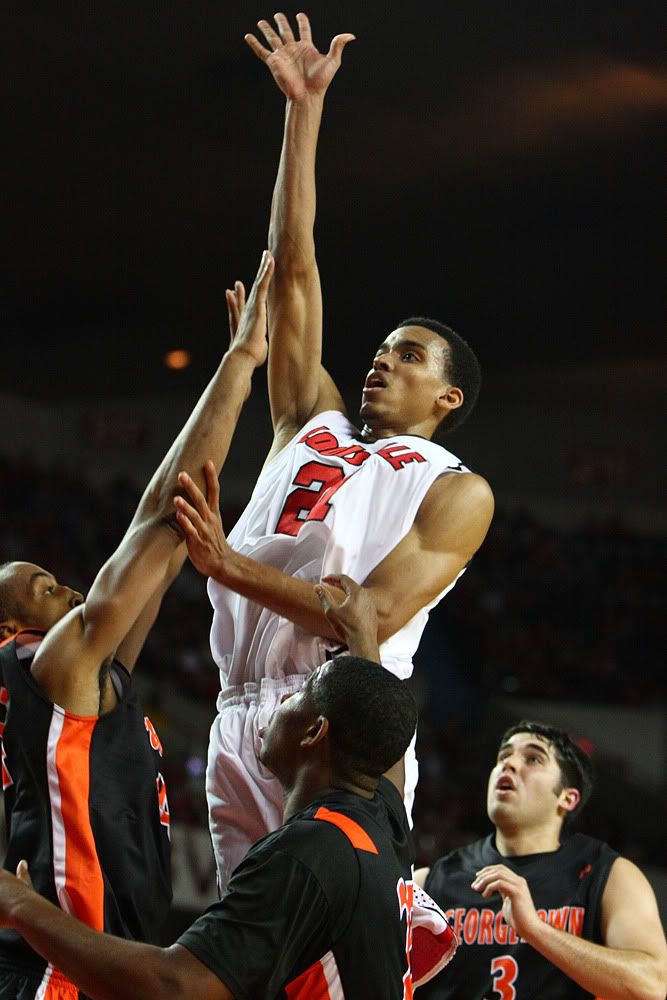 IMAGE: http://i602.photobucket.com/albums/tt108/samhunterphoto/Mens%20BBall%20Georgetown/IMG_5848.jpg