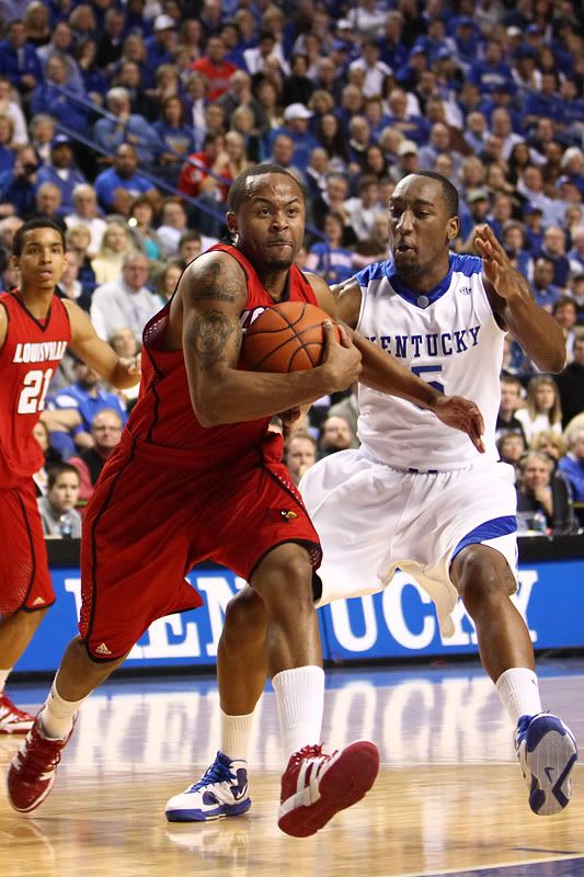 IMAGE: http://i602.photobucket.com/albums/tt108/samhunterphoto/Mens%20BBall%20UK/IMG_1749.jpg