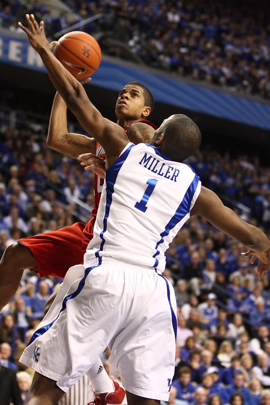 IMAGE: http://i602.photobucket.com/albums/tt108/samhunterphoto/Mens%20BBall%20UK/IMG_1876.jpg