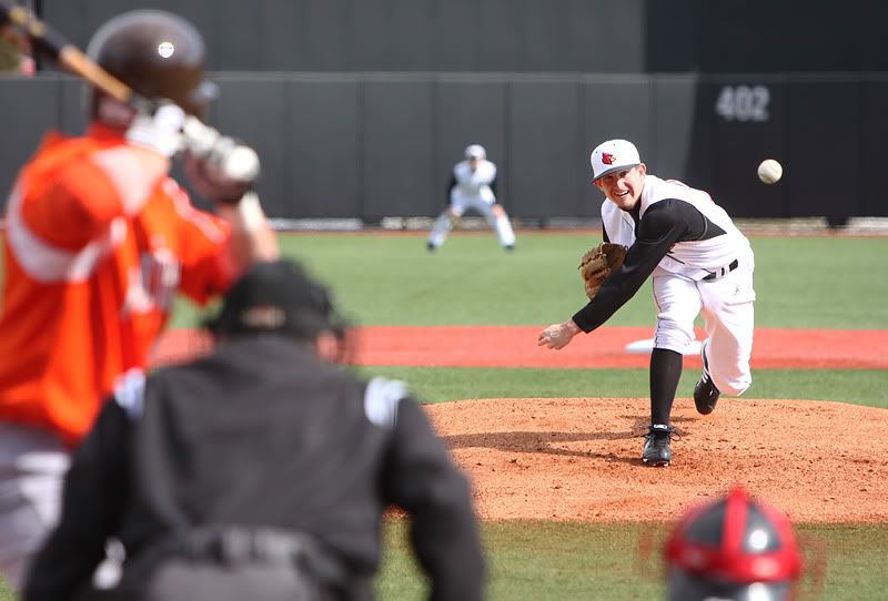 IMAGE: http://i602.photobucket.com/albums/tt108/samhunterphoto/Mens%20Baseball%20BGSU/IMG_6919.jpg