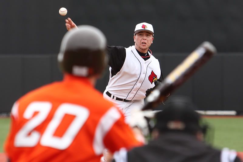 IMAGE: http://i602.photobucket.com/albums/tt108/samhunterphoto/Mens%20Baseball%20BGSU/IMG_7220.jpg